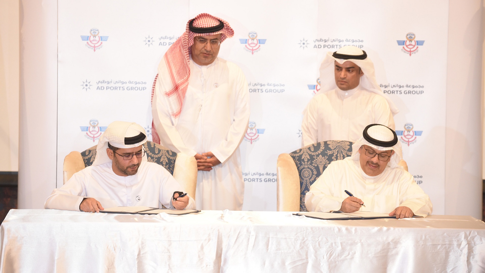 Image for the title: UAE, Kuwait sign MoU to establish virtual trade corridor 