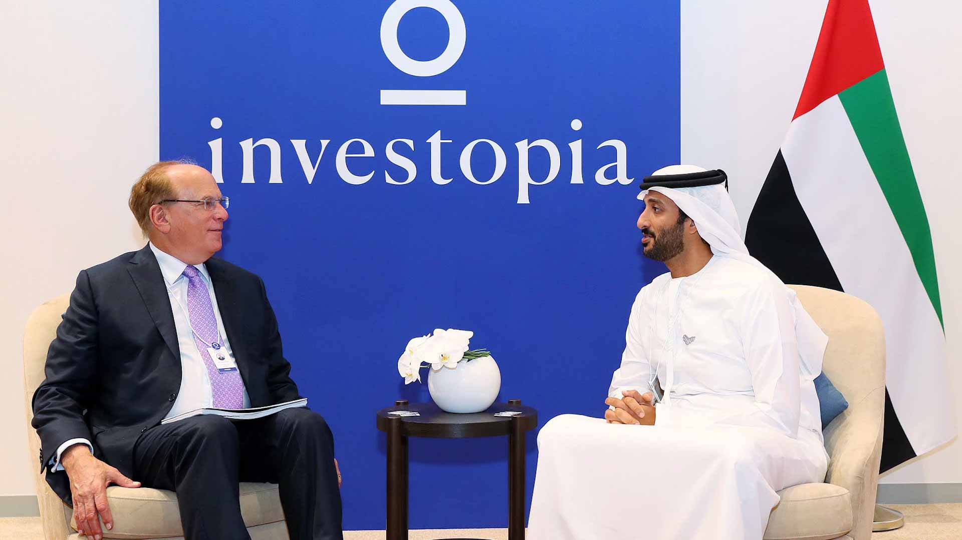 Image for the title: MoE, BlackRock Chairman discuss investment cooperation 