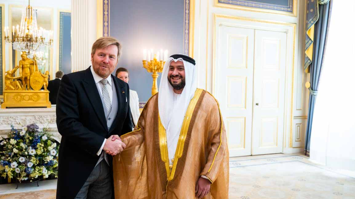 Image for the title: UAE ambassador presents credentials to King of the Netherlands 