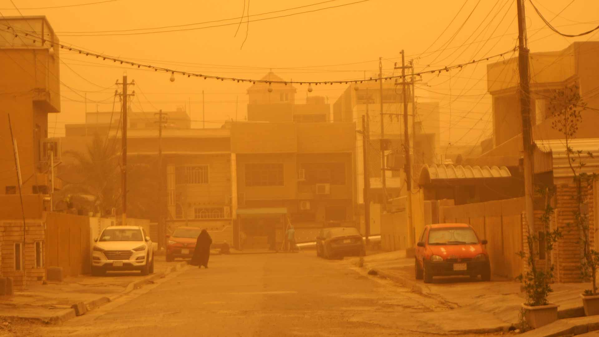 Image for the title: Iraq yet again hit by dust storm 