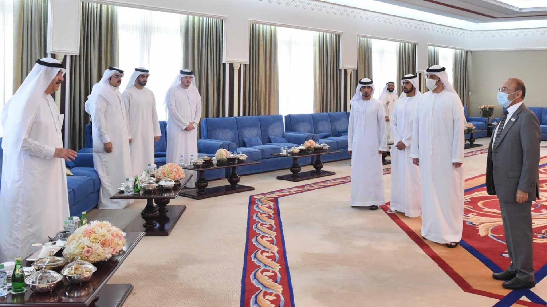 صورة بعنوان: حاكم أم القيوين يواصل استقبال المهنئين بعيد الفطر السعيد 