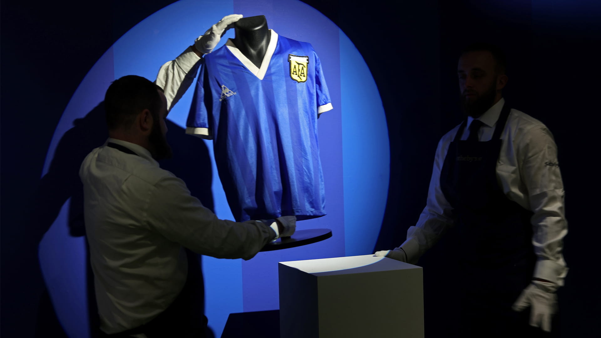 Image for the title: Maradona's shirt auctioned for $9.3 mln: Sotheby's 