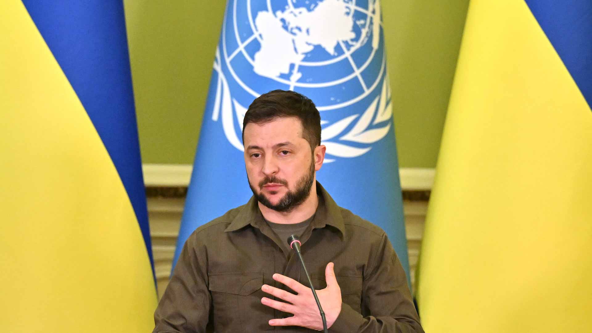 Image for the title: Over 300 rescued from Mariupol, as Zelensky pleads for more help 