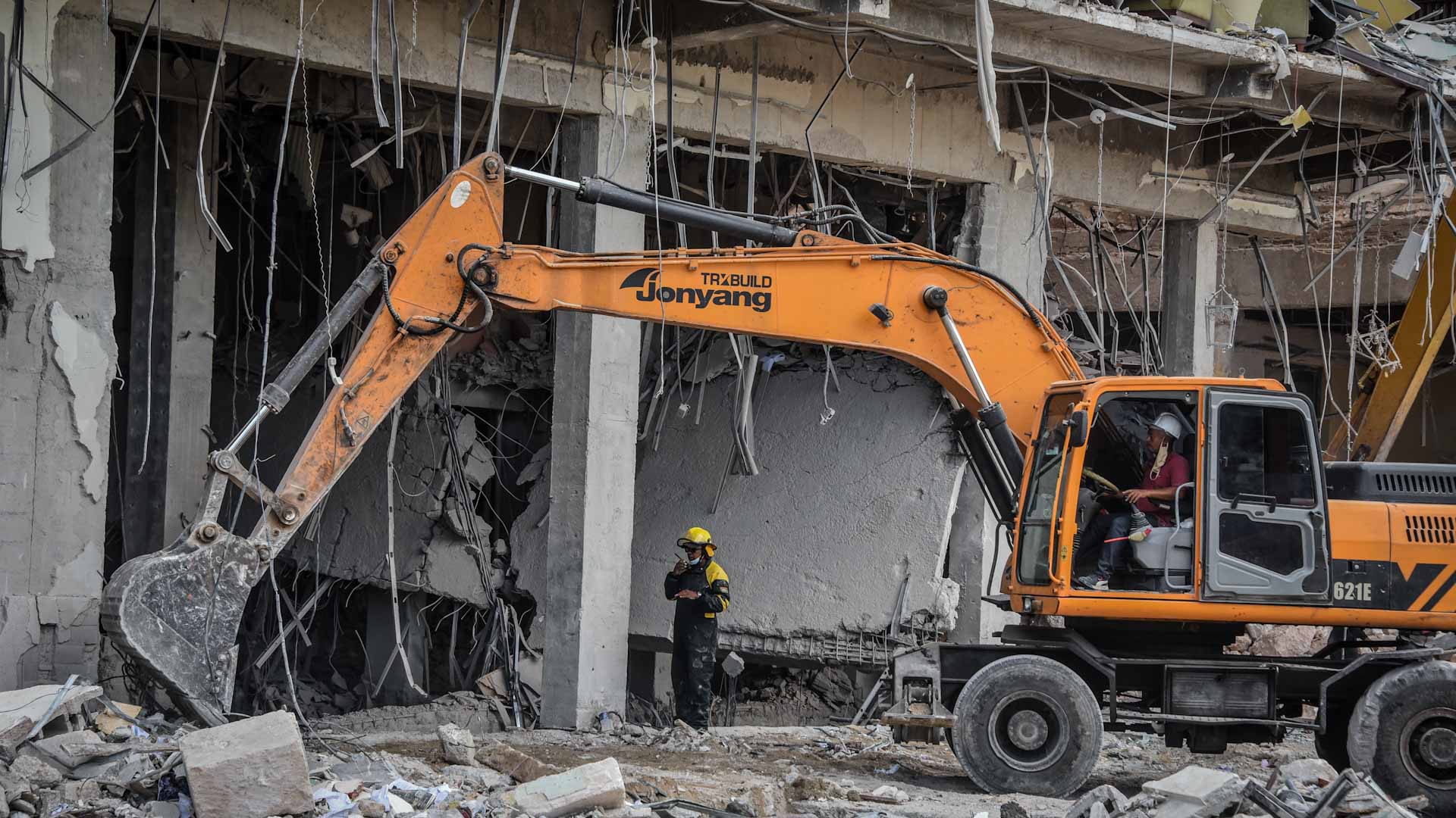 Image for the title: Havana hotel blast toll rises to 31 