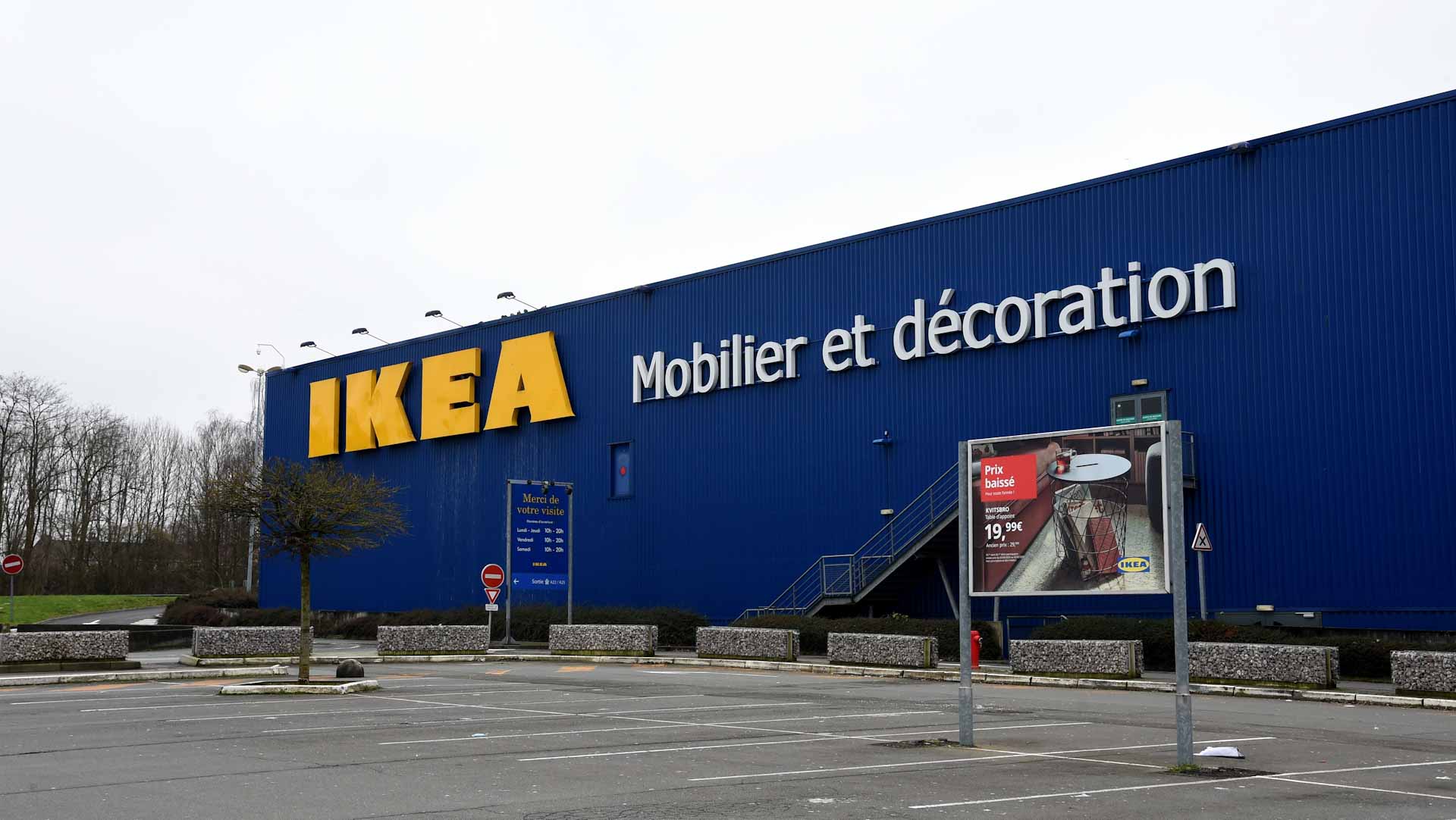 Image for the title: Ikea to revamp stores as online business grows 