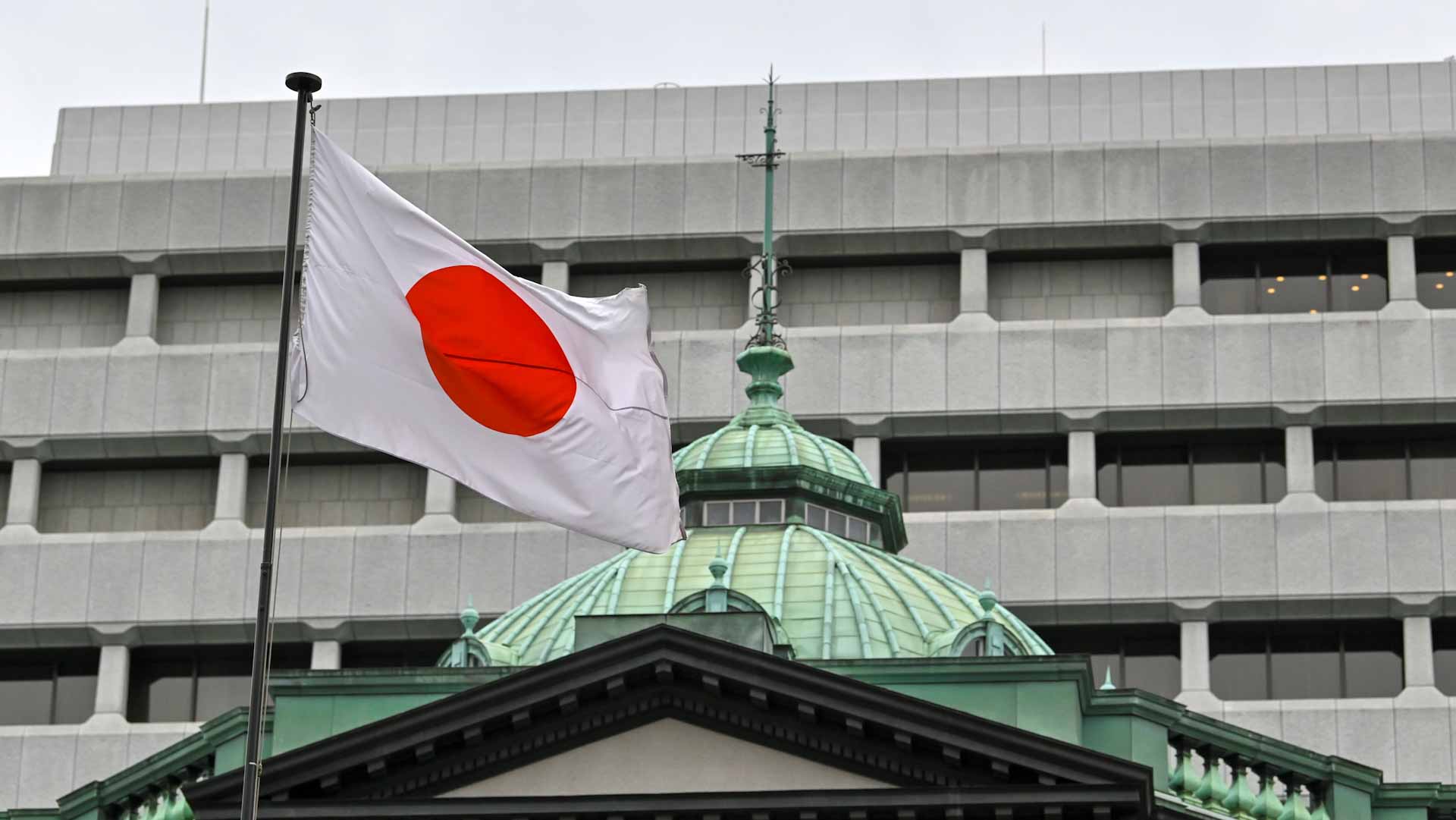 Image for the title: Japan's spending dips amid worries over surging prices 