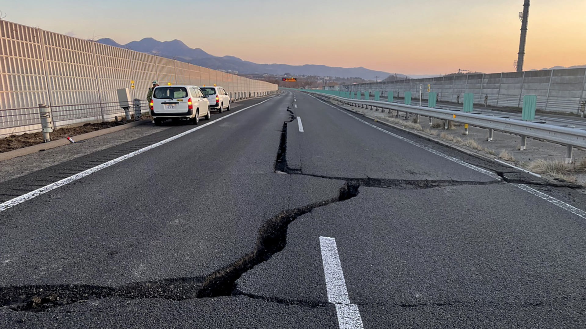 صورة بعنوان: زلزال بقوة 5.6 درجات يضرب اليابان 