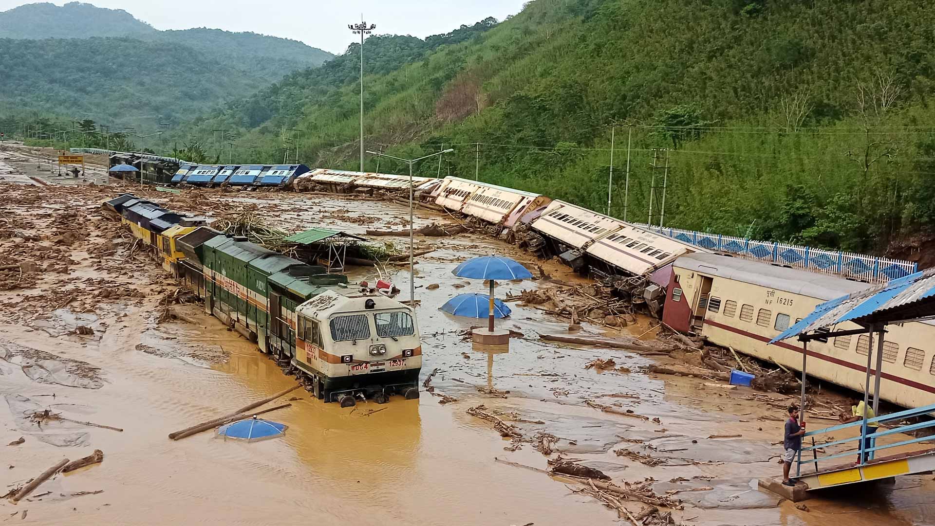 Image for the title: Landslides, floods kill at least 10 in India 