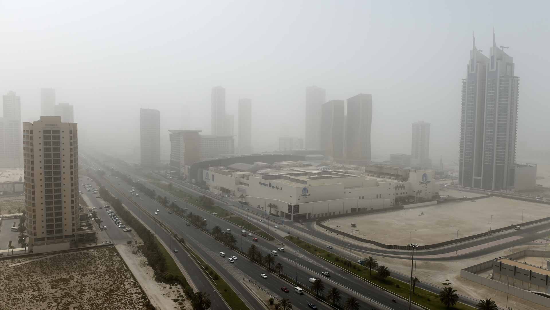 Image for the title: Mideast sandstorms snarl traffic, close schools, harm health 