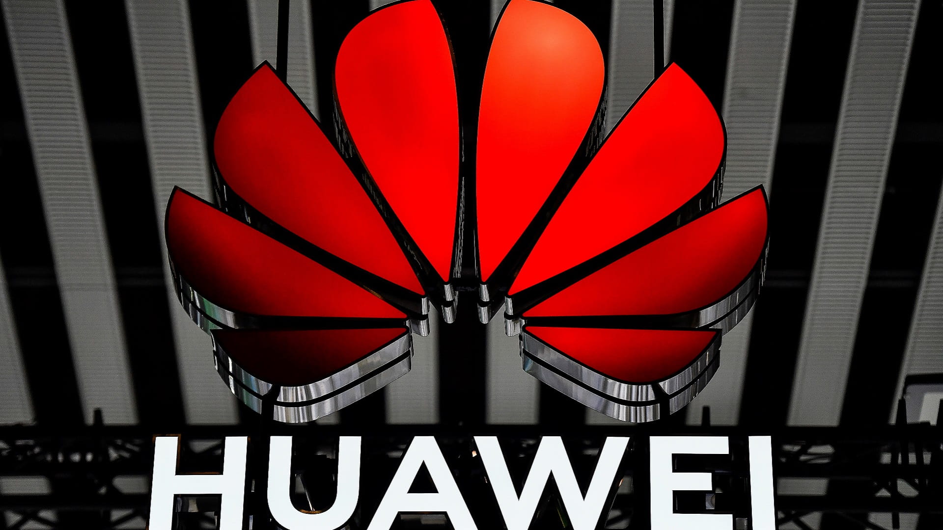 Image for the title: Canada to ban Huawei and ZTE from 5G networks 