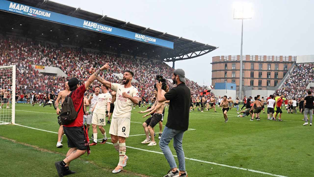 صورة بعنوان: ميلان يتوج بلقب الدوري الإيطالي بعد غياب 11 عاماً  