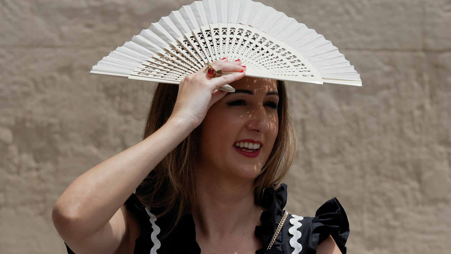 Image for the title: Spain swelters in record temperatures 