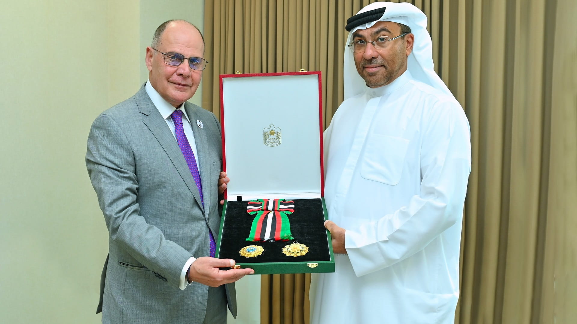 Image for the title: UAE President confers Medal of Independence on Amb. of Greece 