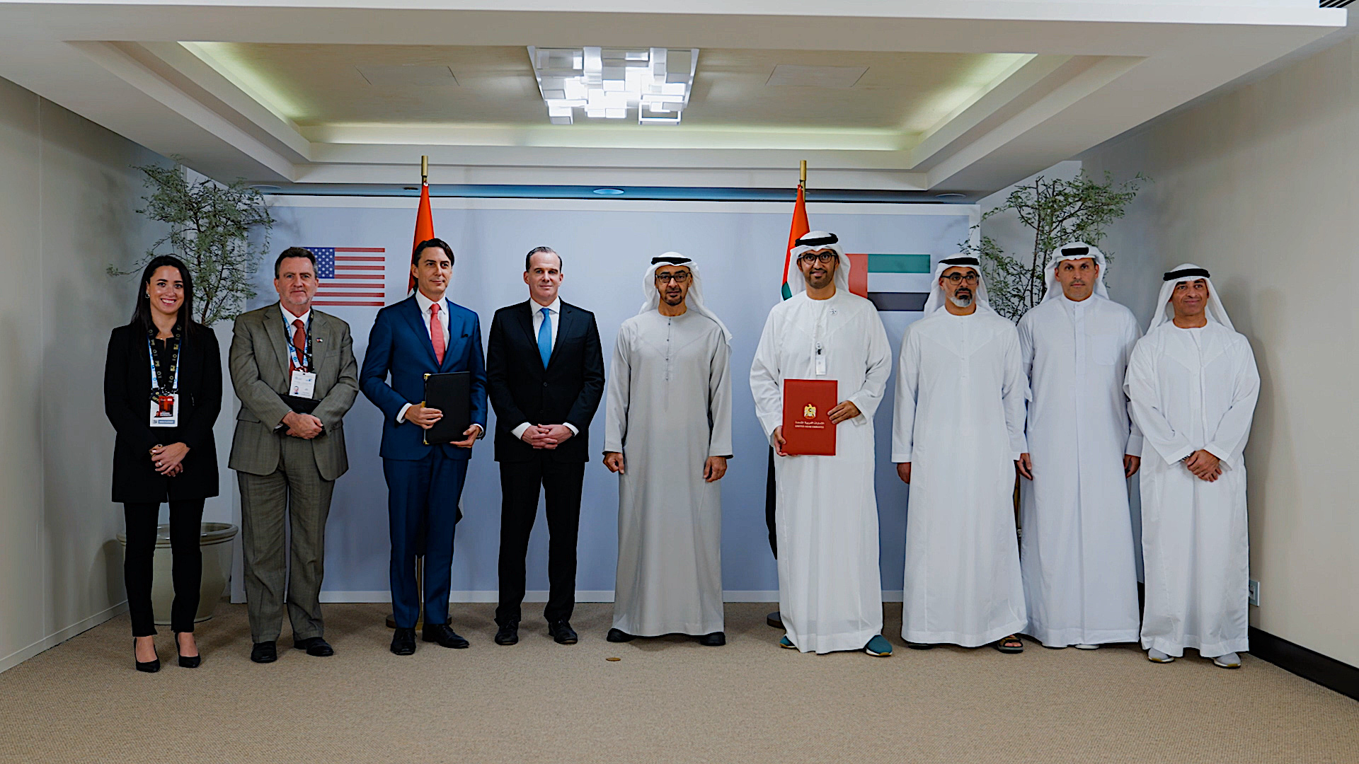 Image for the title: UAE, US sign p'ship of $100bn investment in renewable energies 