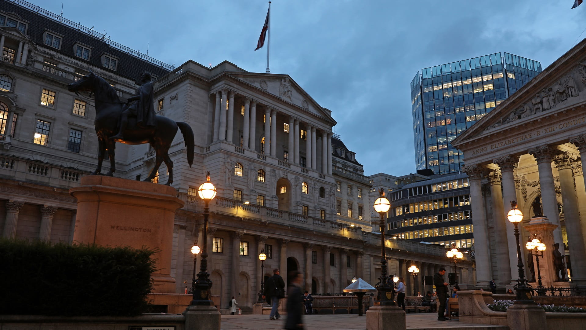 Image for the title: Bank of England set for sky rocket rate in 33 years 