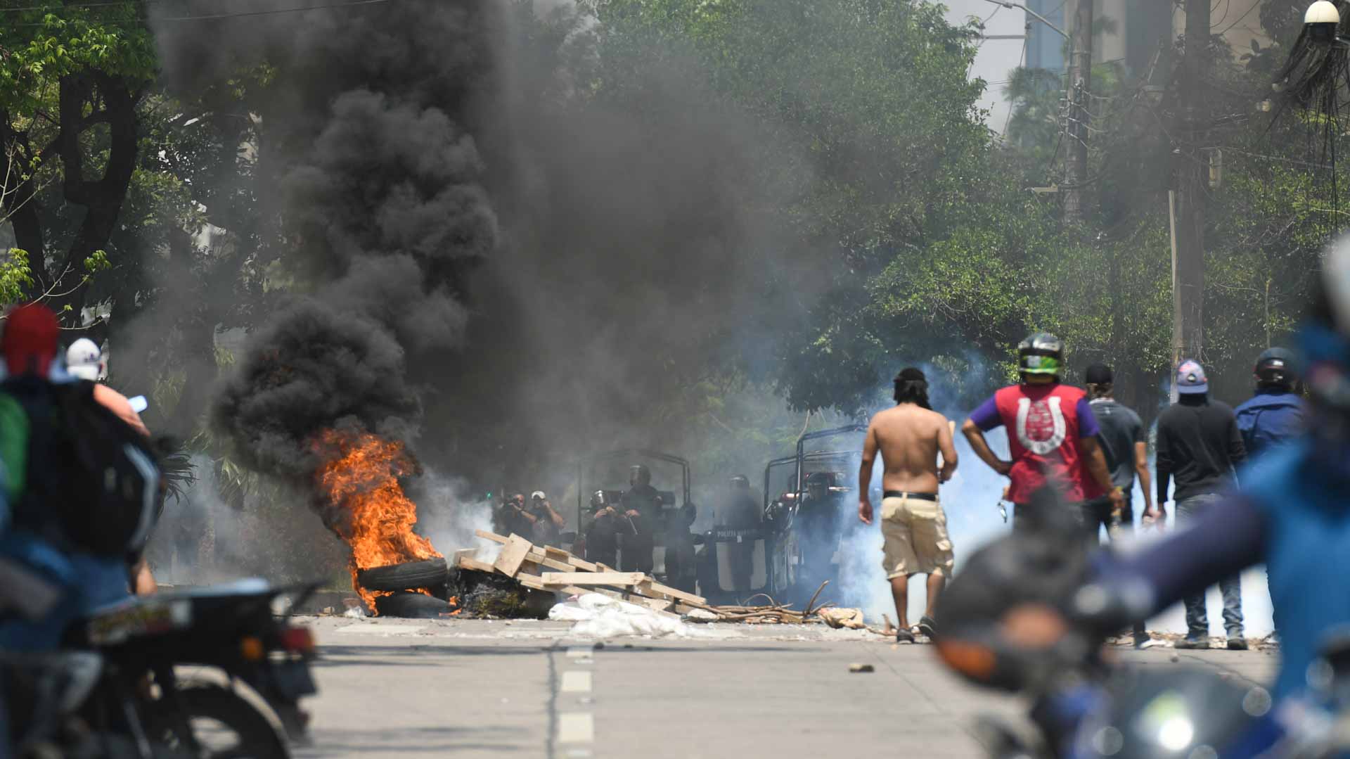 Image for the title: Bolivia calls census in 2024 as protests reach three-week mark 