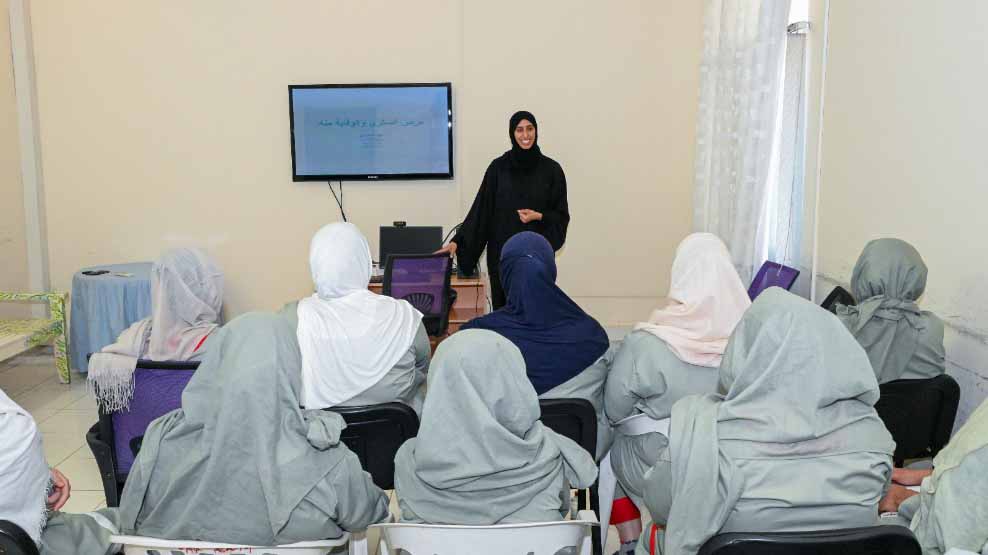 صورة بعنوان: "إصلاحية الشارقة" تنظم مبادرات صحية لنزلائها لتعزيز جودة حياتهم  