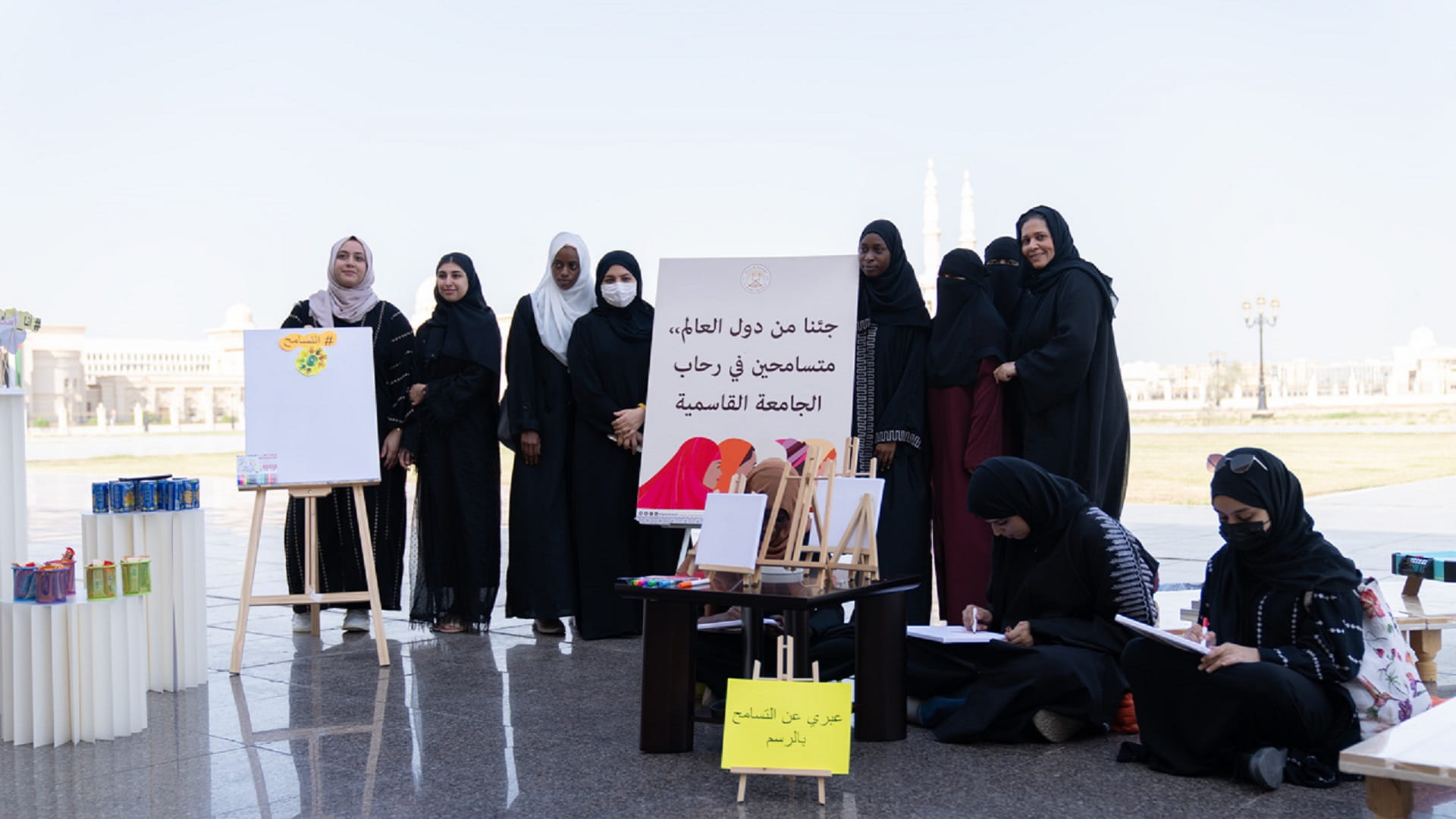 صورة بعنوان: الجامعة القاسمية تنشر قيم التسامح بين طلبتها  