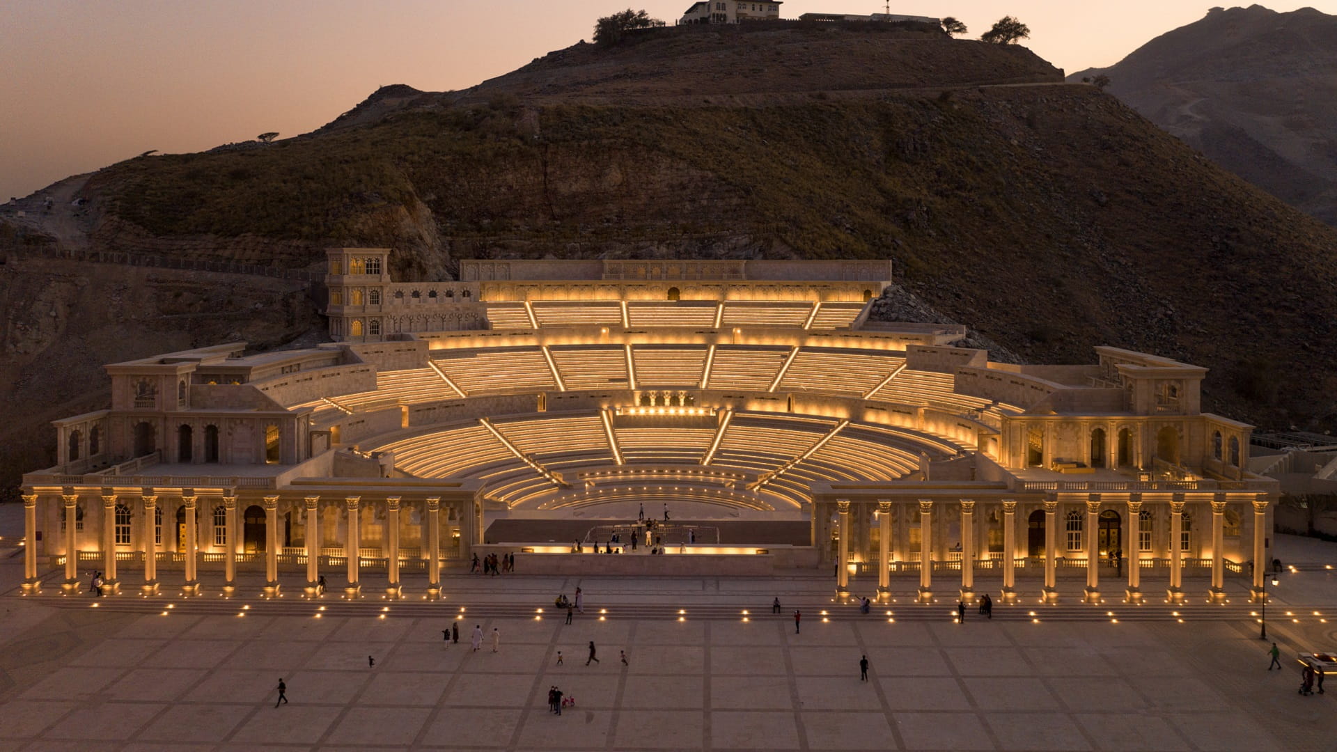 Image for the title: Al Ruwaishid and Al Mulla to perform at Khorfakkan Amphitheater 