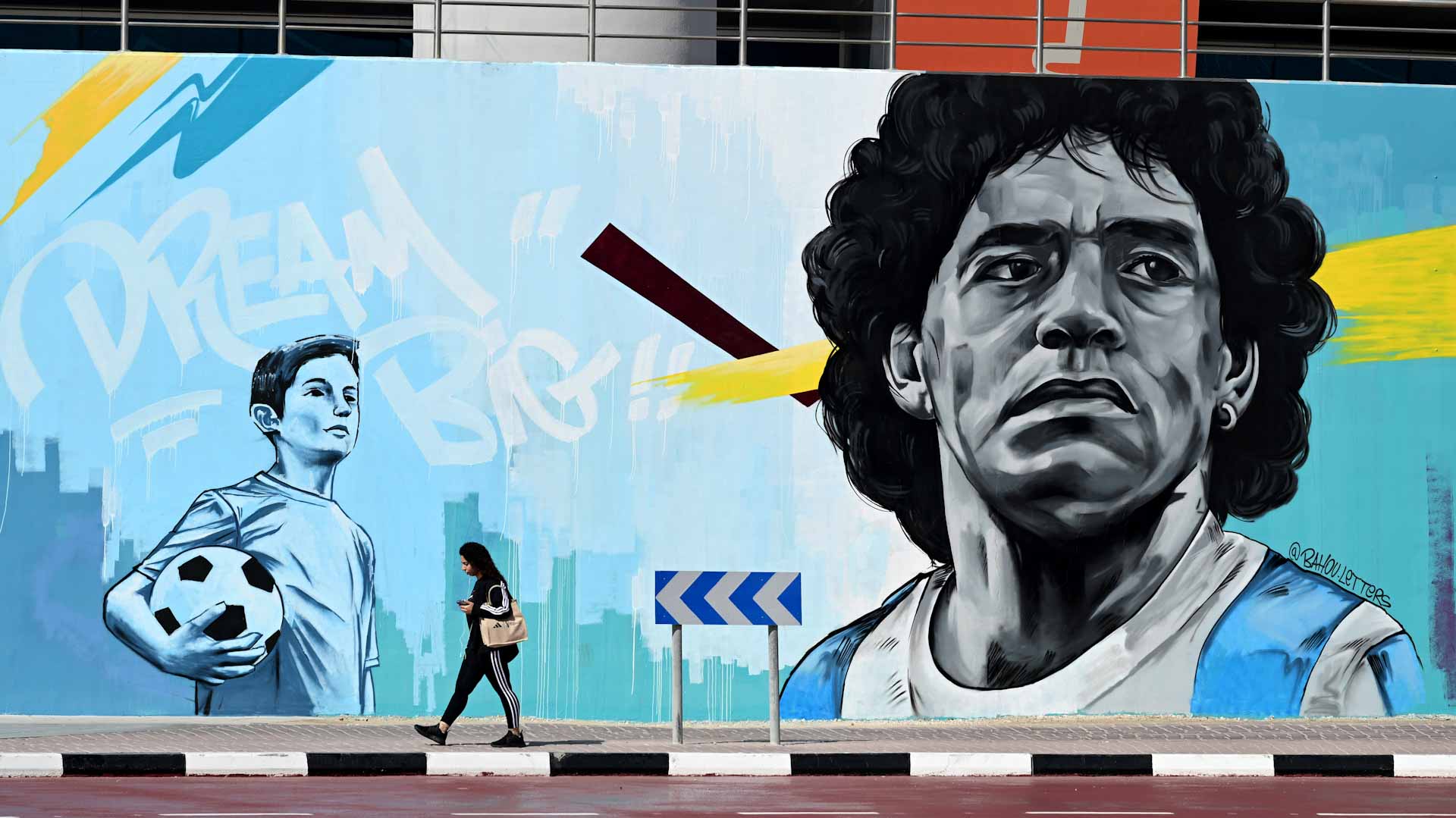 Image for the title: Argentina greats pay tribute to Maradona on anniversary of death 