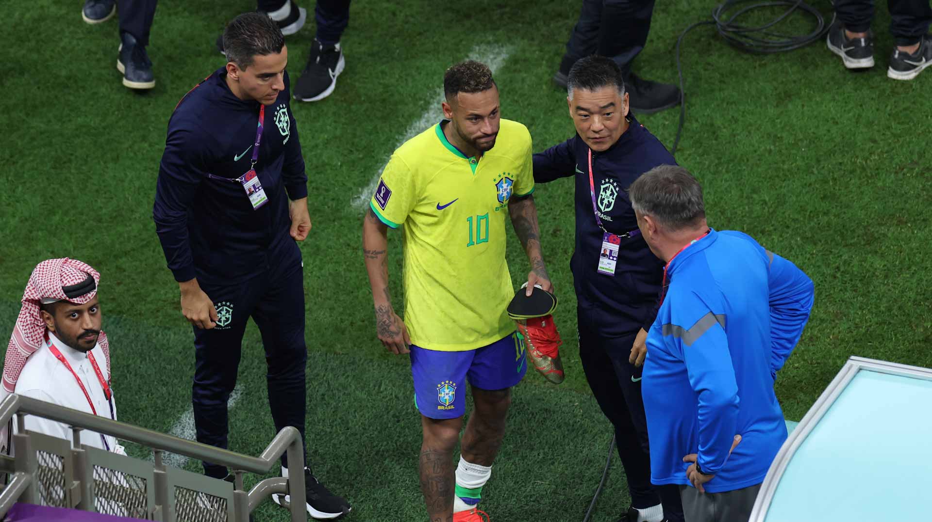 Neymar suffers ligament injury to right ankle and will miss next game