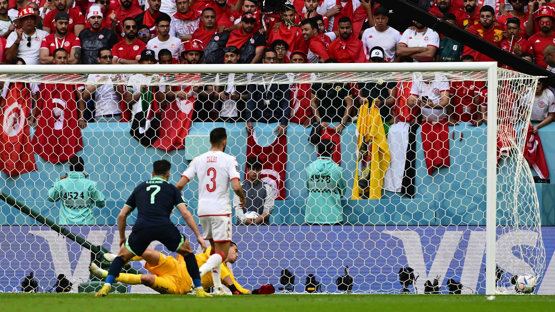 صورة بعنوان: تونس تخسر أمام أستراليا وتعقد مهمة التأهل في كأس العالم 