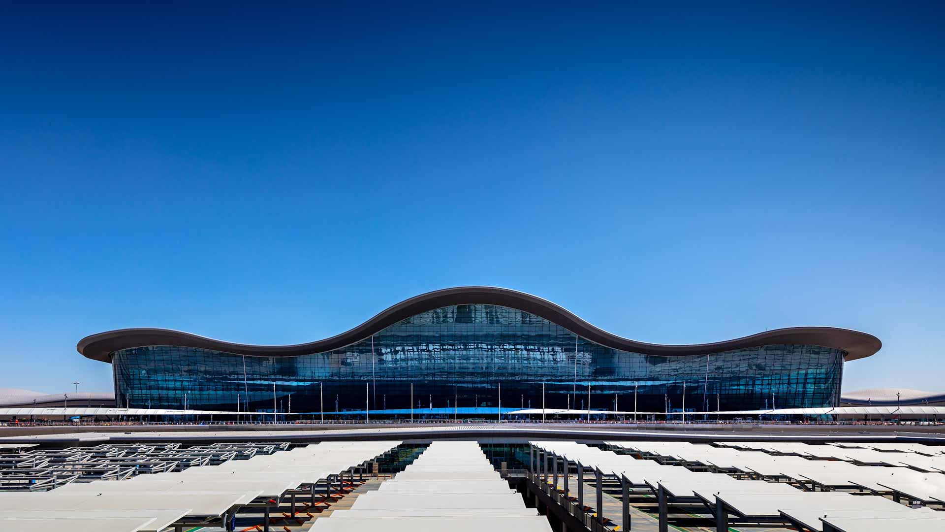 Image for the title: Abu Dhabi Airports announces 4.7 mn passenger traffic in Q3 2022 