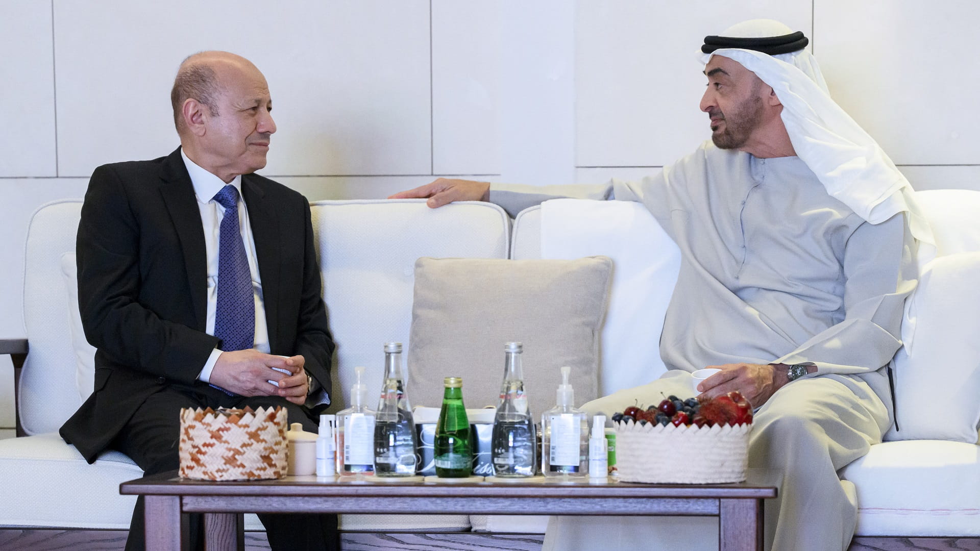 Image for the title: UAE Pres. reviews advancing bilateral relations with Al Alimi 