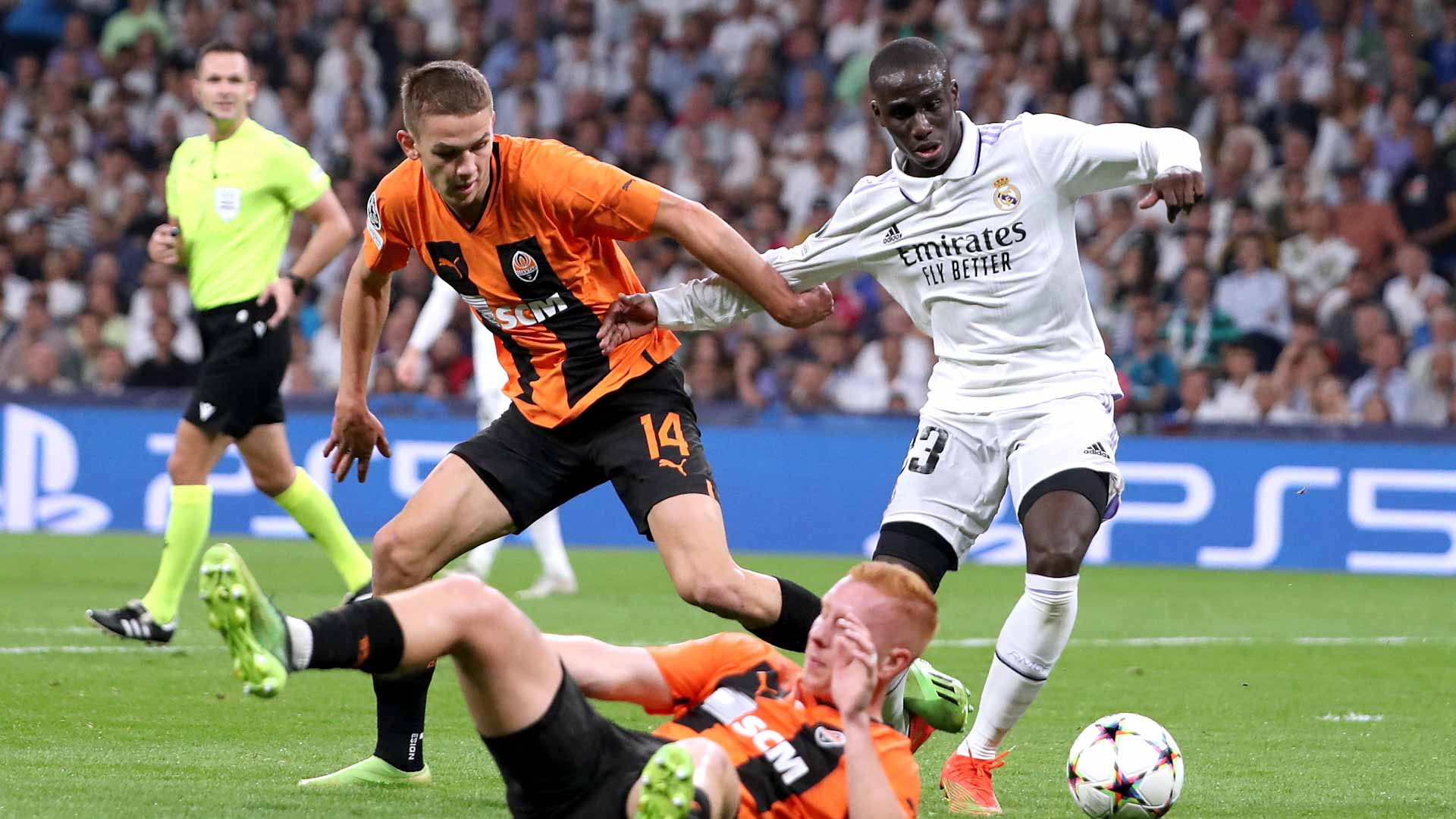 Image for the title: Rodrygo and Vinicius score as Real Madrid sink Shakhtar 