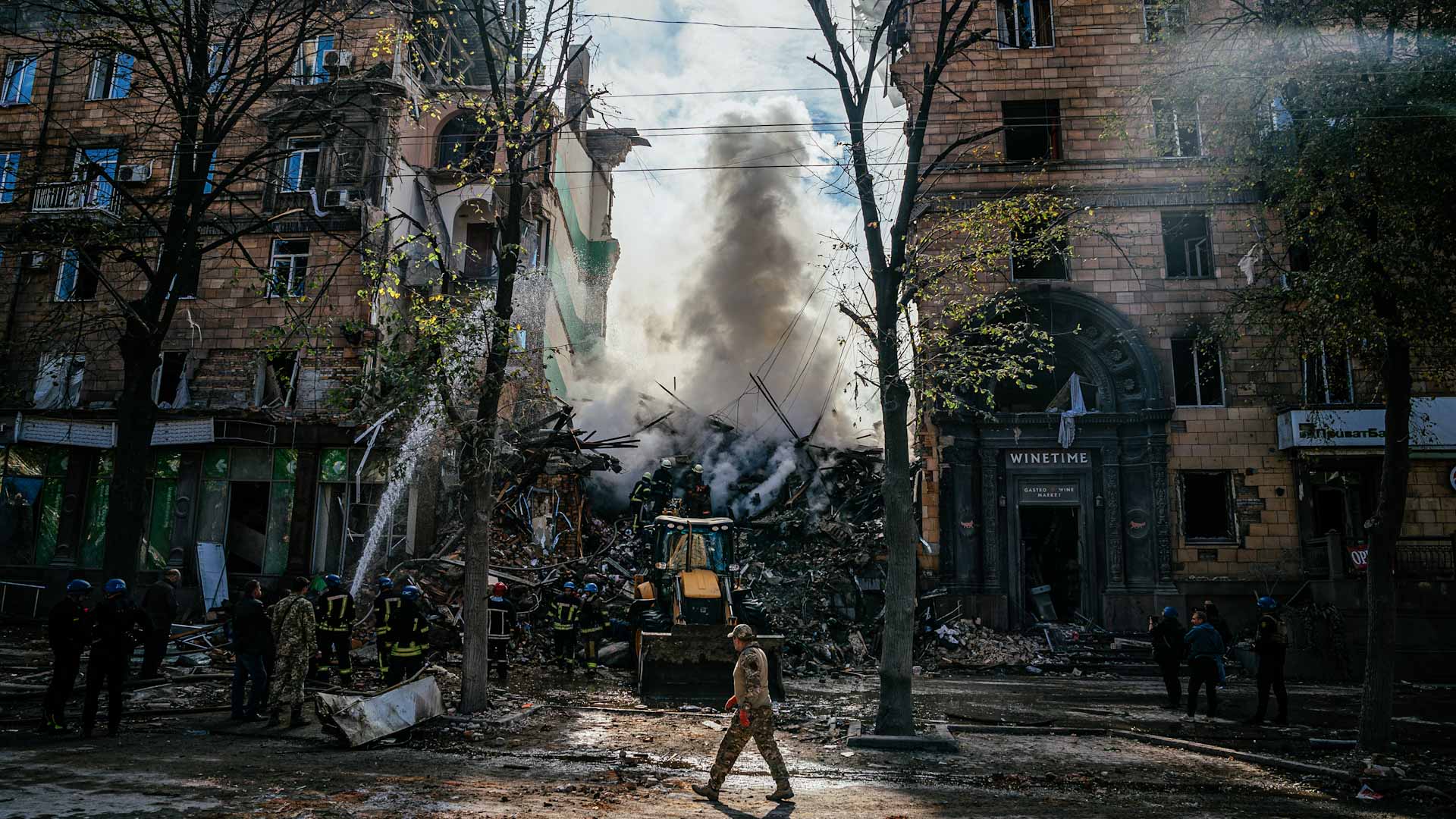 Image for the title: Death toll from missiles on Ukraine town rises to 14 