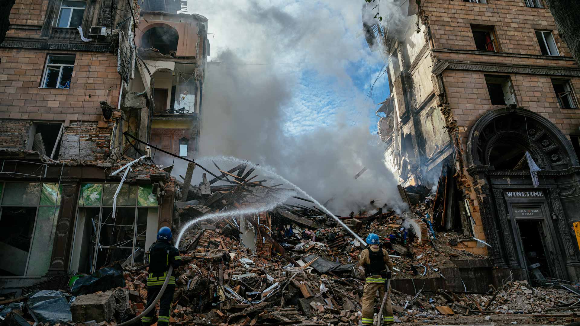 Image for the title: Death toll from missiles on Ukraine town rises to 17 