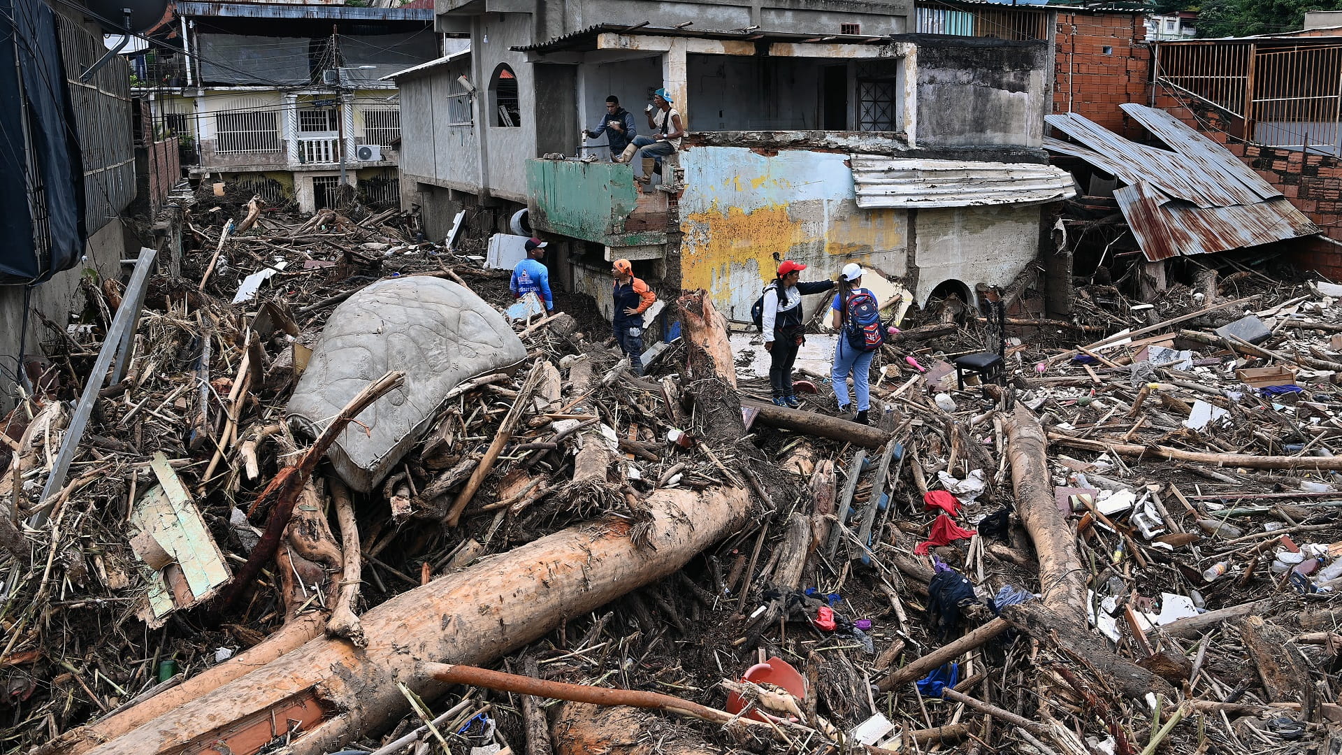 Image for the title: 22 dead, more than 50 missing in Venezuela landslide 