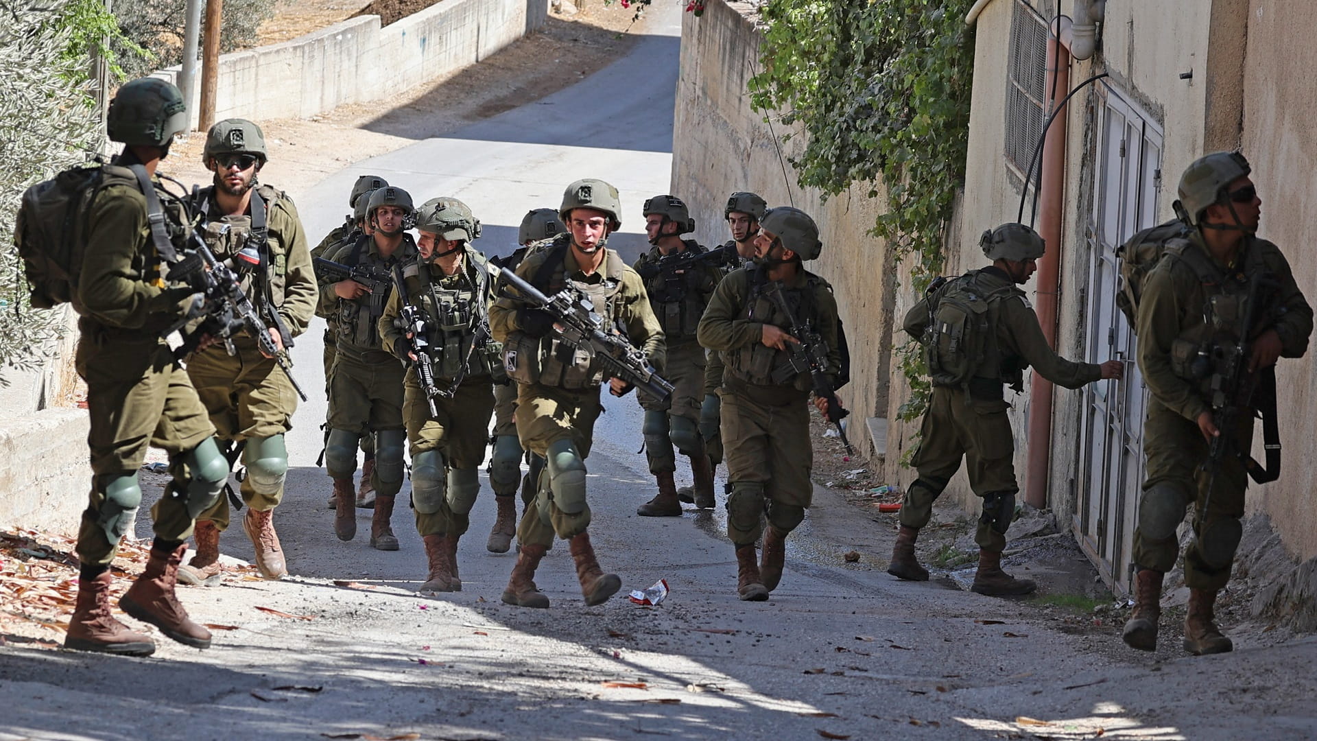 Image for the title: 53 Palestinians injured in clashes with Israeli police in Nablus 