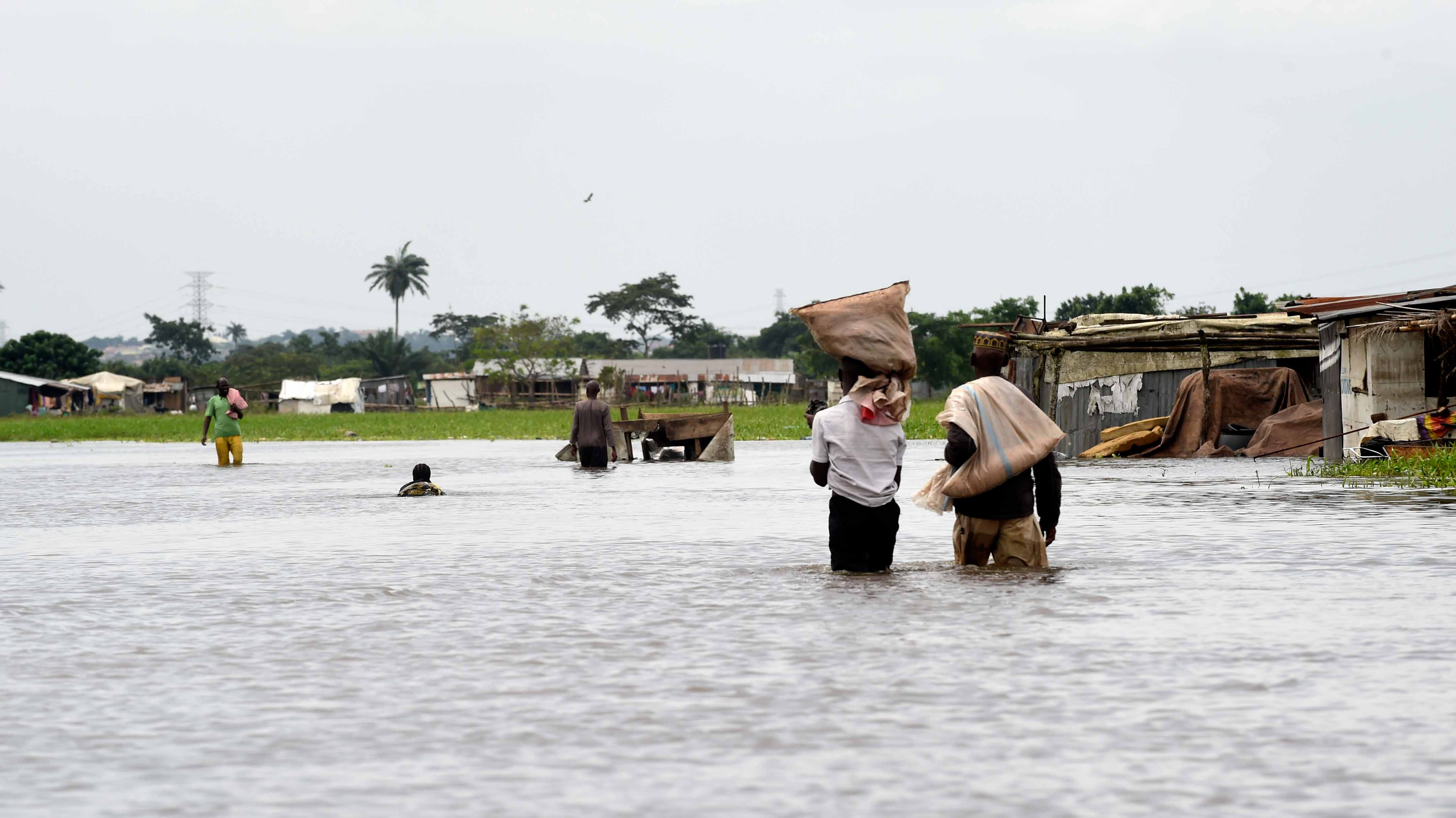 Image for the title: Nigeria floods toll passes 600 