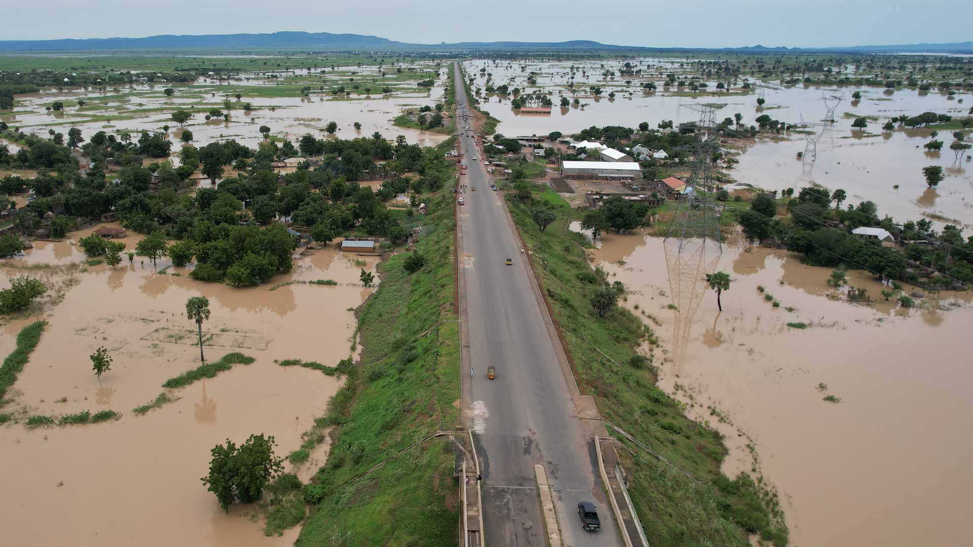 صورة بعنوان: فيضانات نيجيريا تتسبب بمقتل أكثر من 600 منذ يونيو الماضي 