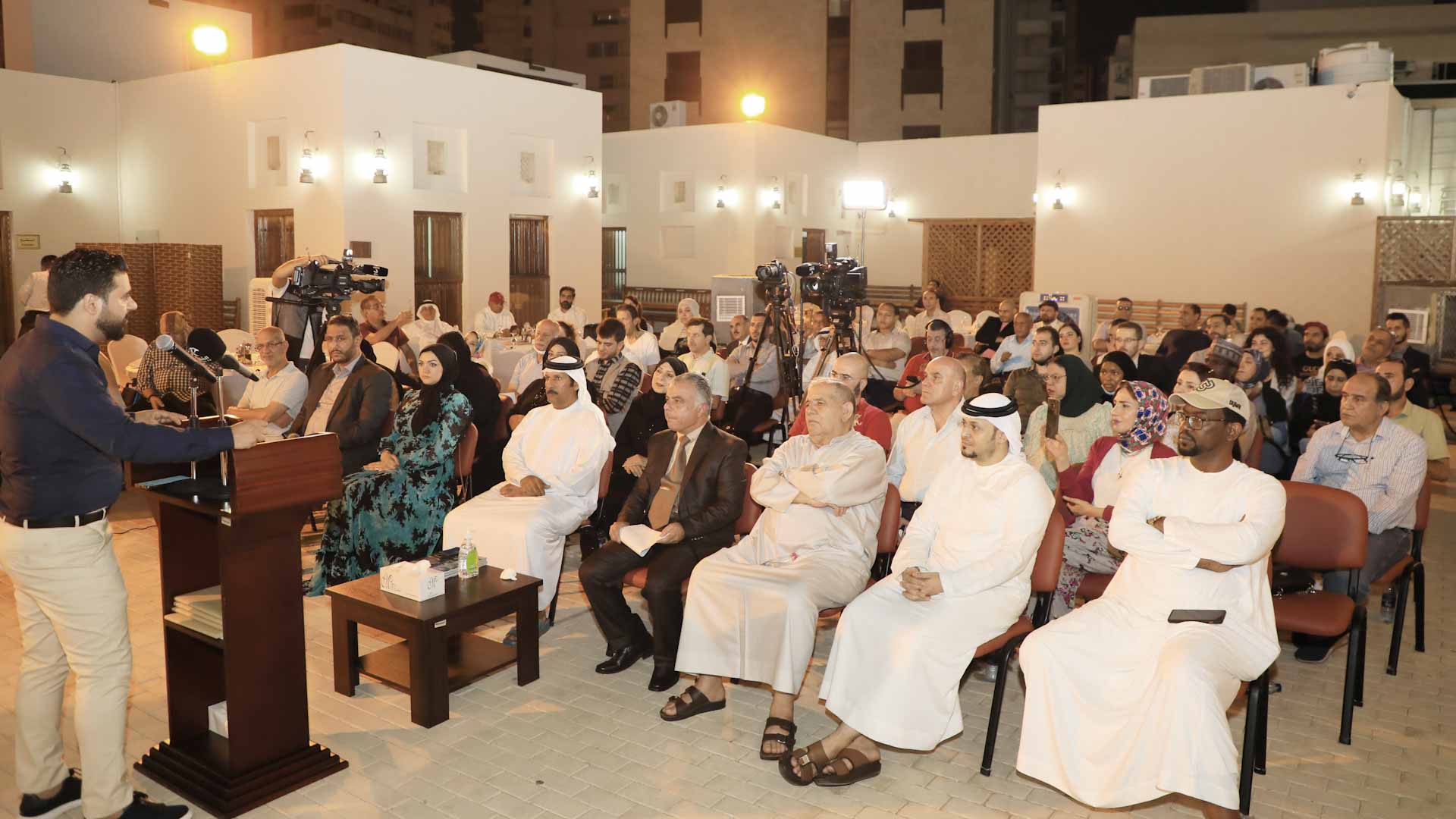 صورة بعنوان: قصائد تستحضر صور الرحيل والغربة في بيت الشعر بالشارقة 