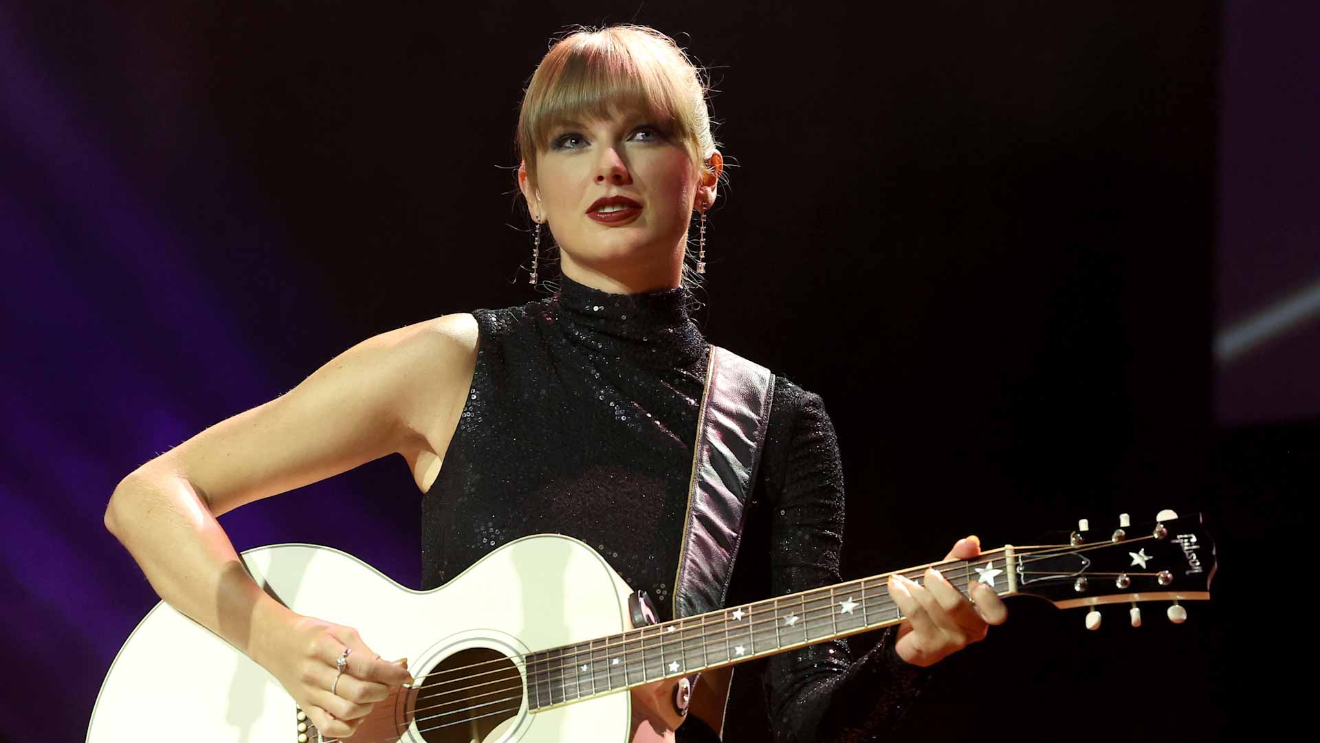 Image for the title: Music star Taylor Swift releases new album 'Midnights' 