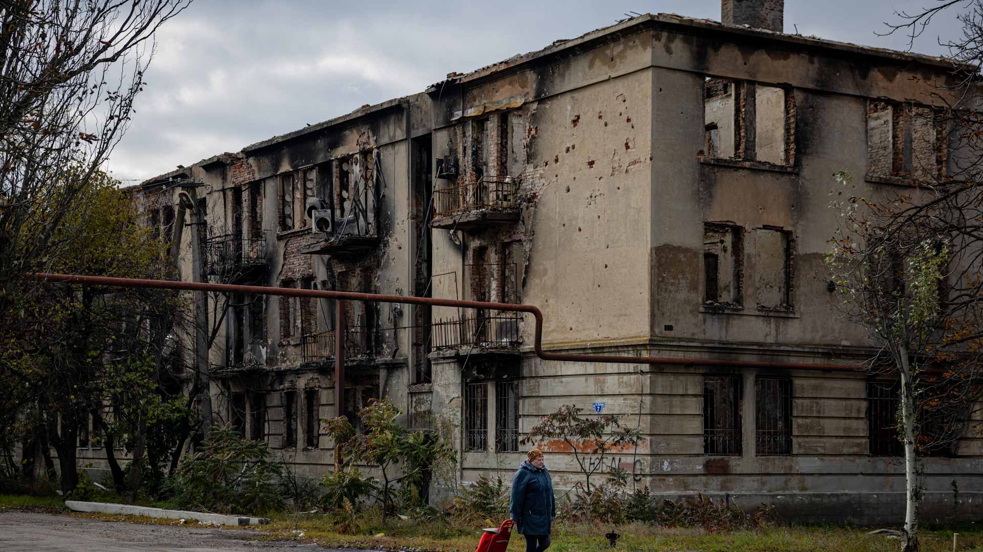 Image for the title: Power cuts across Ukraine after fresh Russian strikes 