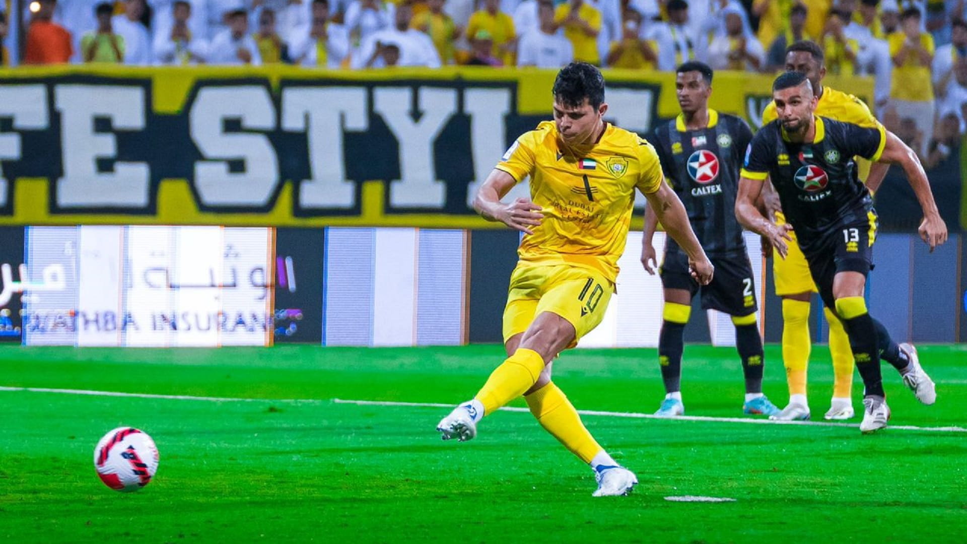 Image for the title: ADNOC Pro League: Ittihad Kalba imposes positive draw on Al Wasl 