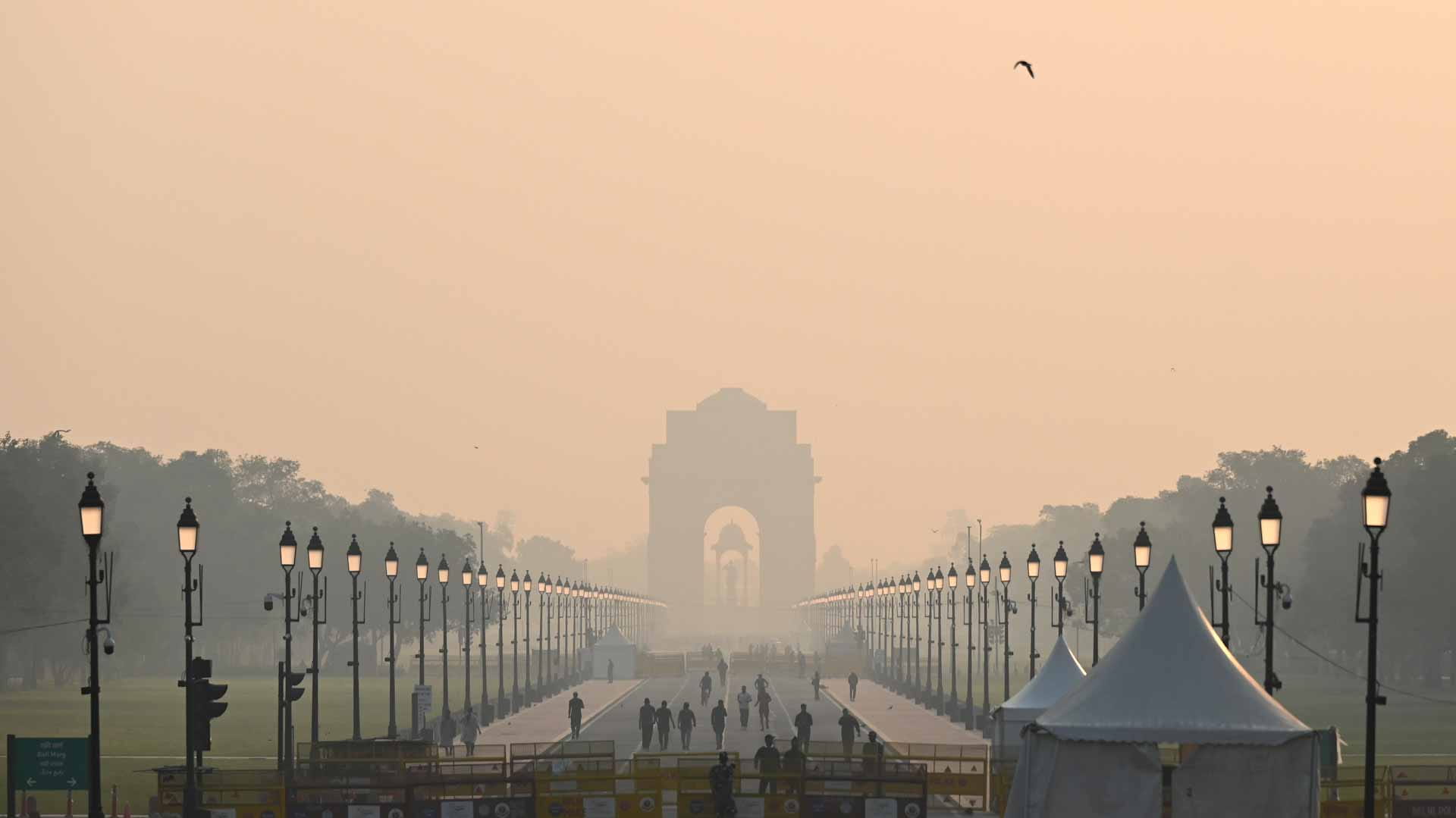 Image for the title: Delhi wakes up to poisonous firecracker haze after Diwali 