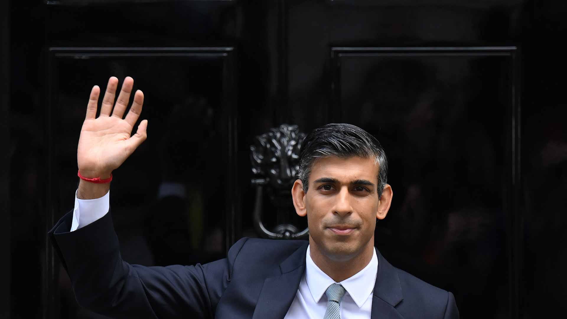 Image for the title: UK's PM Sunak to face opposition in parliament 