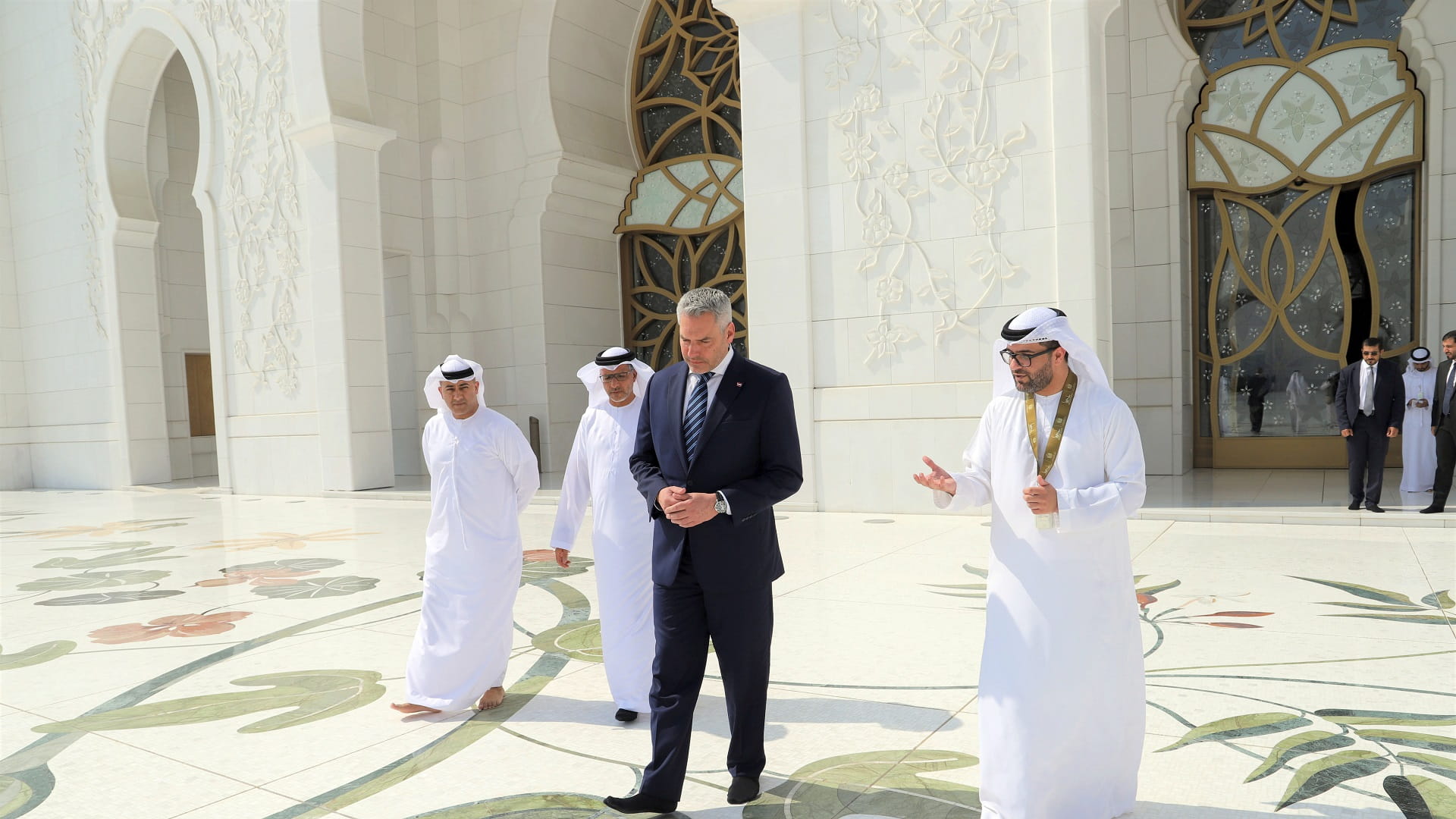 Image for the title: Austrian Chancellor visits Sheikh Zayed Grand Mosque 