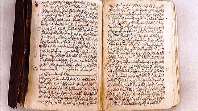 صورة بعنوان: لأول مرة..الشارقة للكتاب يعرض لزواره مخطوطات عربية وإسلامية نادرة  