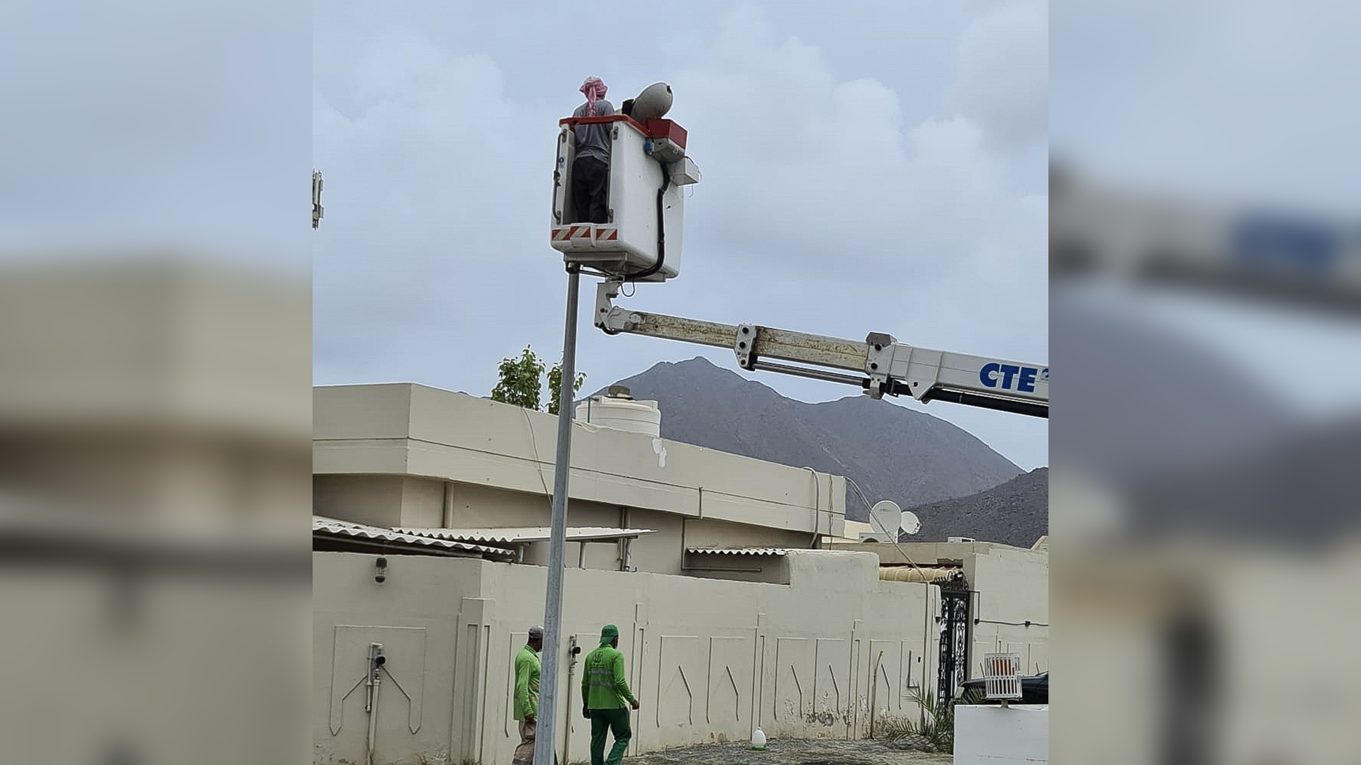 Image for the title: SEWA replaces lighting poles in a number of areas in Khorfakkan 