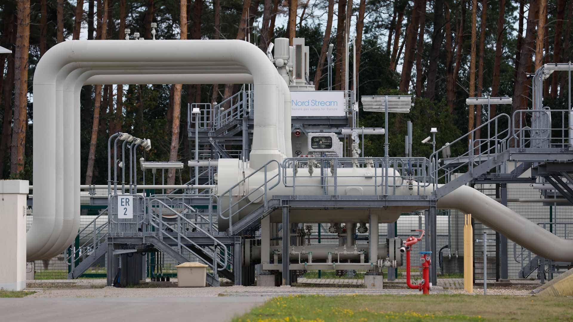 Image for the title: Russia halts gas supplies to Germany 