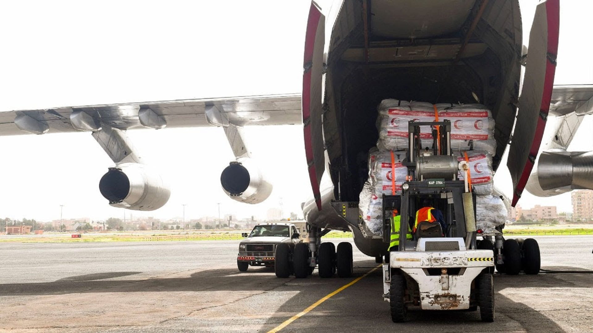 Image for the title: Fourth UAE relief aid aircraft arrives in Sudan 