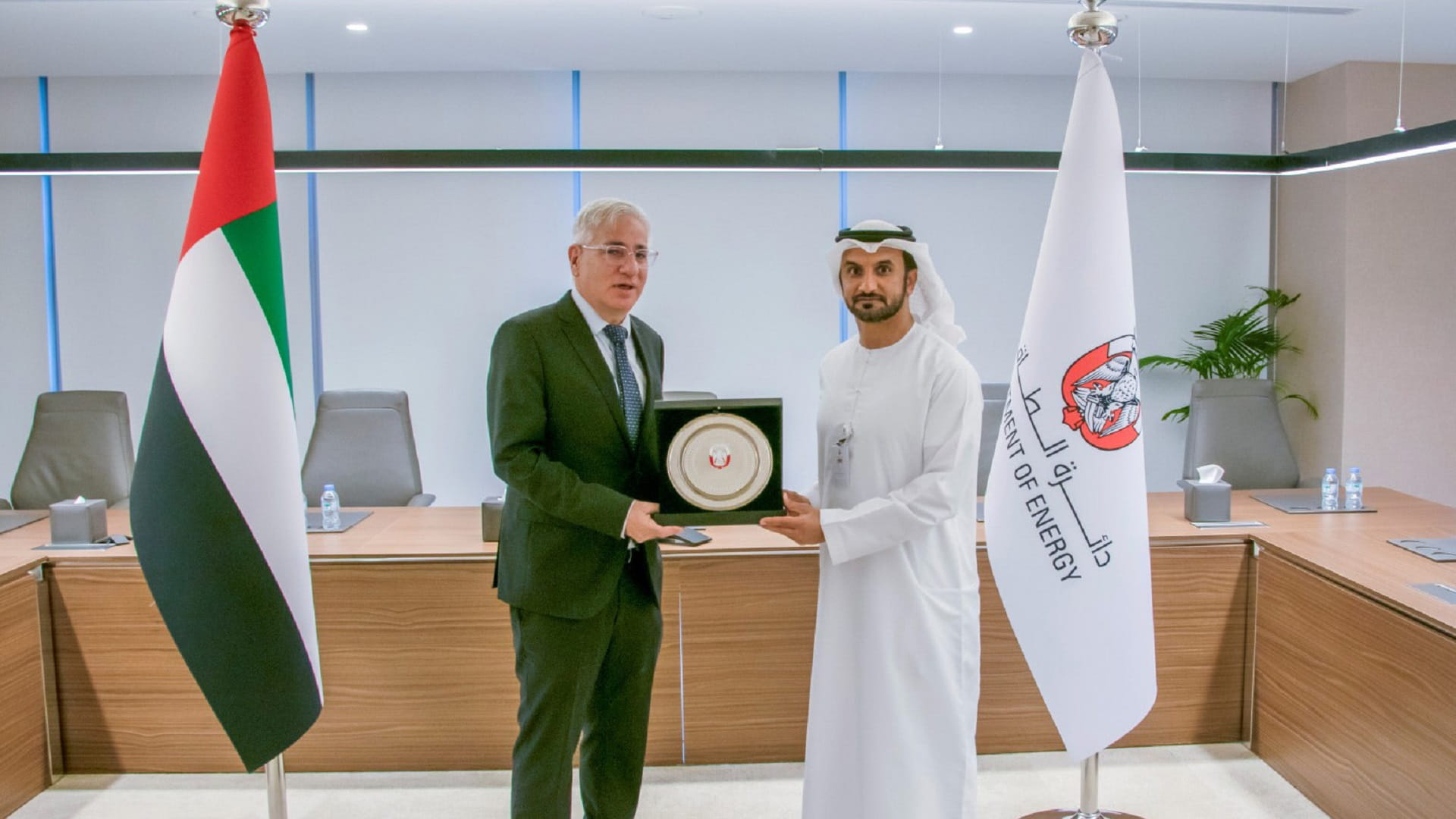 Image for the title: Abu Dhabi, Israel explores energy cooperation 