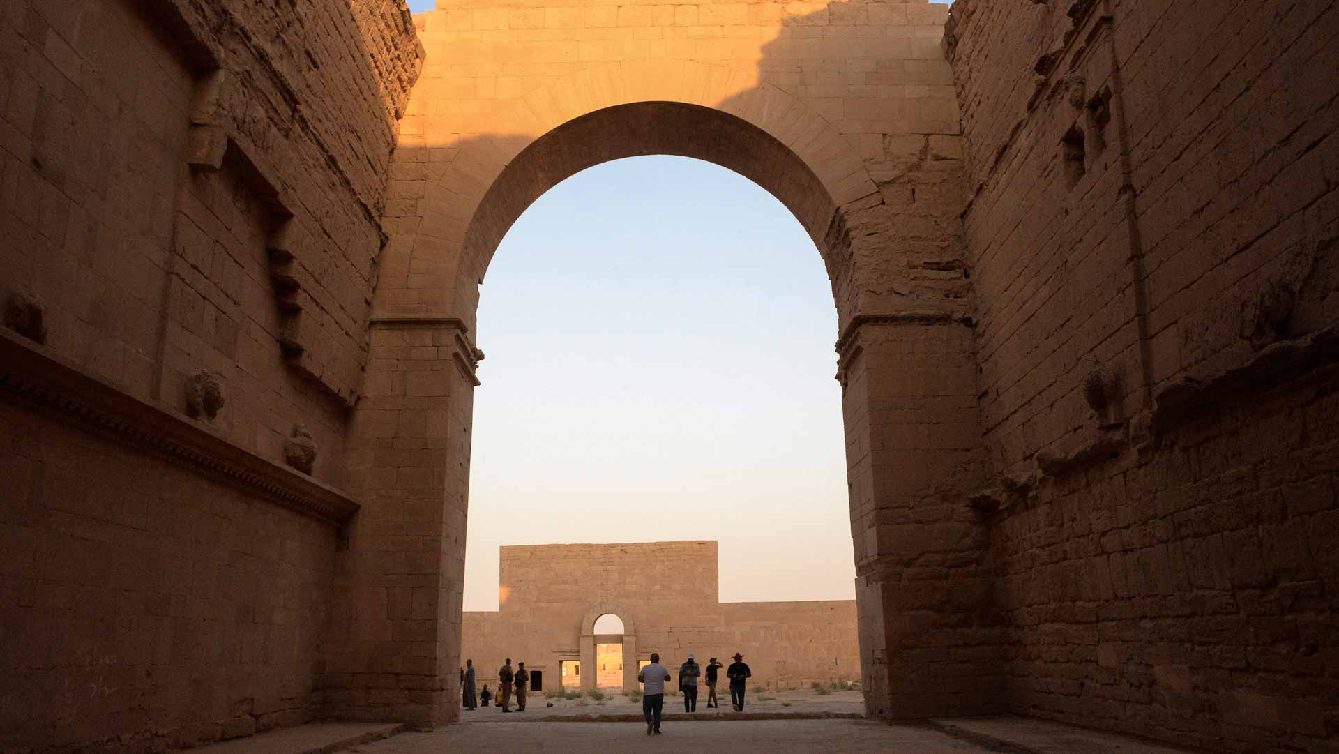 Image for the title: Iraq ancient ruins open up to tourism 