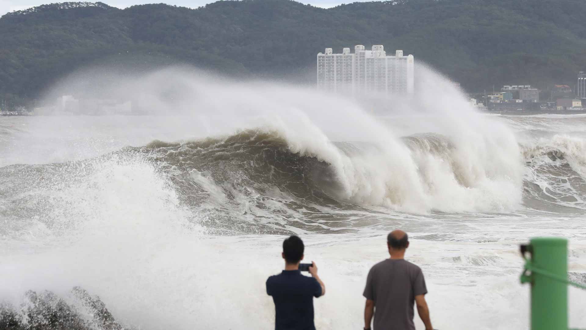 Image for the title: 'Very strong' Typhoon Muifa approaches Japan southern islands 