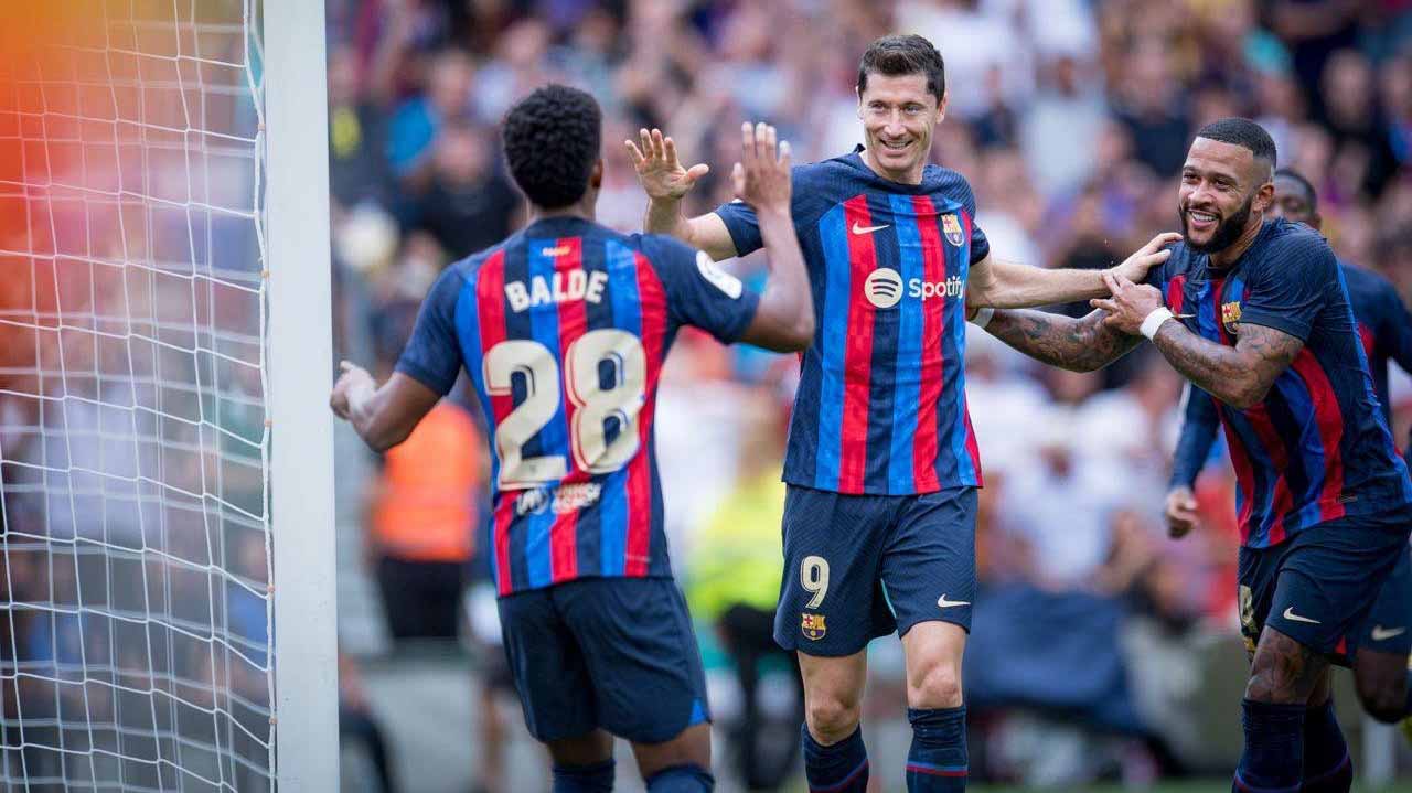 صورة بعنوان: برشلونة يقسو على إلتشي ويتصدر مؤقتاً الدوري الإسباني 